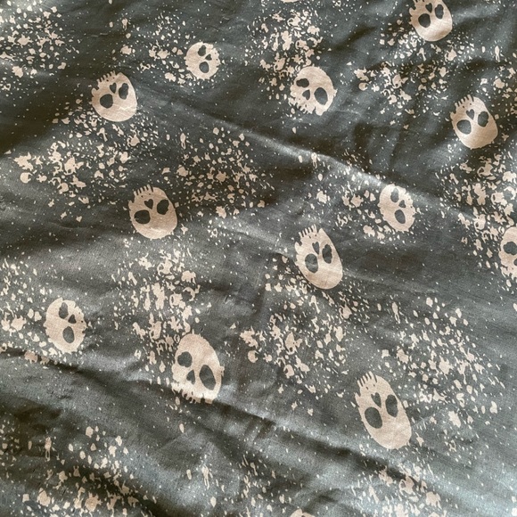 Scull Print Grey and White Lightweight Scarf - Size OS - Picture 2 of 7
